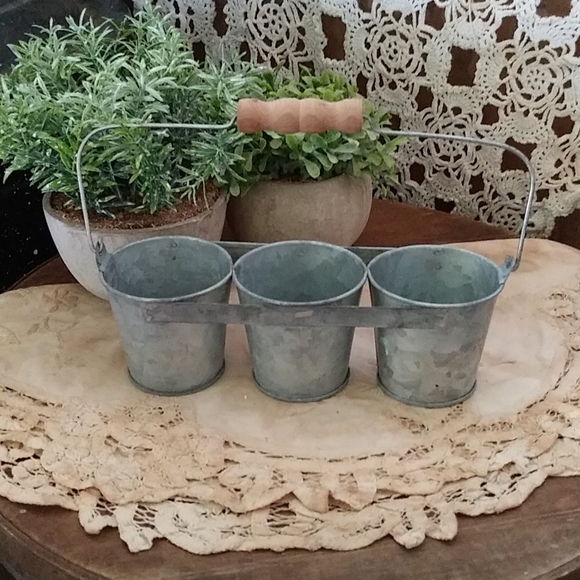 GALVANIZED POTS